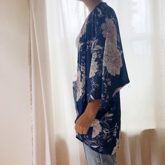 Blue flowy kimono - Picture 2 of 4